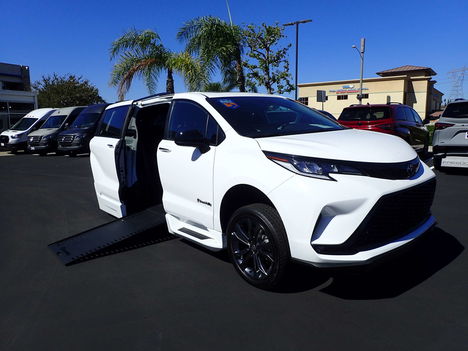 New Wheelchair Van For Sale: 2026 Toyota Sienna XSE  - Minivan Wheelchair Accessible Van For Sale with a BraunAbility Toyota Sienna Hybrid Power Foldout on it. VIN: 5TDXRKEC3TS309465