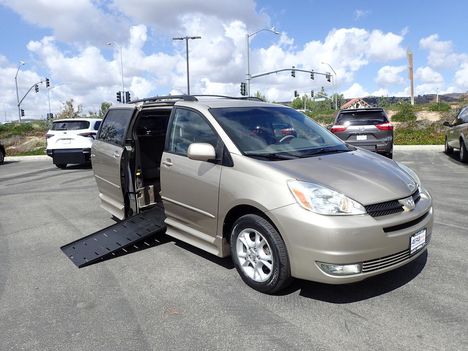 Used Wheelchair Van For Sale: 2005 Toyota Sienna XLE  - Minivan Wheelchair Accessible Van For Sale with a BraunAbility Toyota Rampvan XT on it. VIN: 5TDZA22C35S363565