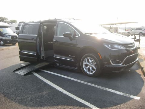 Used Wheelchair Van For Sale: 2017 Chrysler Pacifica  Wheelchair Accessible Van For Sale with a BraunAbility - Chrysler Entervan XT on it. VIN: 2C4RC1BG5HR676590