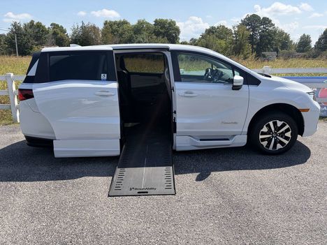 Used Wheelchair Van For Sale: 2026 Honda Odyssey EX-L Wheelchair Accessible Van For Sale with a BraunAbility Honda Power Infloor on it. VIN: 5FNRL6H65TB004190