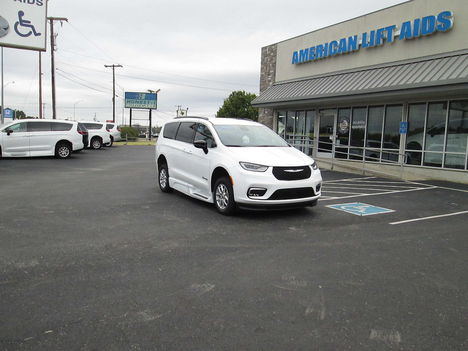 Used Wheelchair Van For Sale: 2024 Chrysler Pacifica Touring L Wheelchair Accessible Van For Sale with a BraunAbility Chrysler Foldout XT on it. VIN: 2C4RC1BG4RR114486
