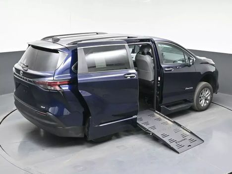 New Wheelchair Van For Sale: 2026 Toyota Sienna XLE Wheelchair Accessible Van For Sale with a BraunAbility on it. VIN: 5TDYRKEC6TS304586