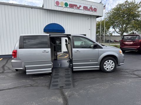 Used Wheelchair Van For Sale: 2014 Dodge Caravan SE Wheelchair Accessible Van For Sale with a BraunAbility - Dodge Entervan II on it. VIN: 2c4rdgbg5er360764