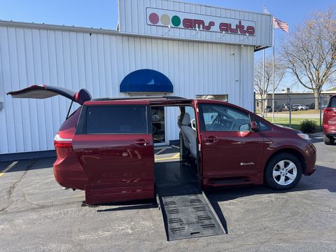 Used Wheelchair Van For Sale: 2017 Toyota Sienna LE Wheelchair Accessible Van For Sale with a BraunAbility - Toyota Rampvan XT on it. VIN: 5TDKZ3DC3HS841954