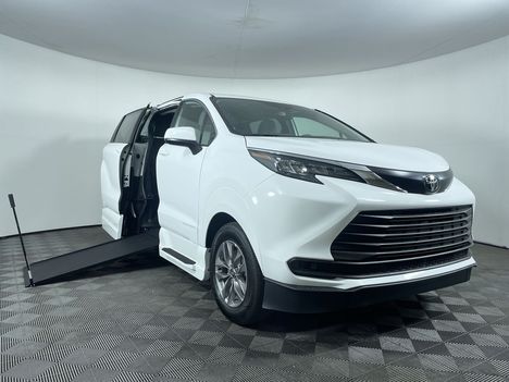New Wheelchair Van For Sale: 2026 Toyota Sienna FWD LE Wheelchair Accessible Van For Sale with a VMI Northstar E on it. VIN: 5TDKRKEC2TS302940