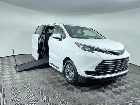 New Wheelchair Van For Sale: 2025 Toyota Sienna AWD LE Wheelchair Accessible Van For Sale with a Vantage Mobility Northstar E on it. VIN: 5TDKSKFCXSS215868