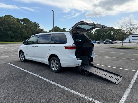 Used Wheelchair Van For Sale: 2017 Toyota Sienna L Wheelchair Accessible Van For Sale with a BraunAbility - Toyota Manual Rear Entry on it. VIN: 5TDZZ3DC8HS875841