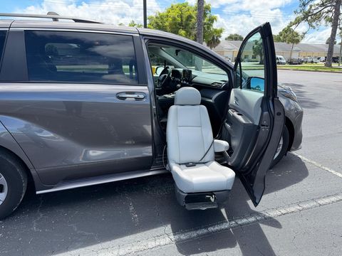 Used Wheelchair Van For Sale: 2024 Toyota Sienna XLE Wheelchair Accessible Van For Sale with a Non Branded - Please See Description on it. VIN: 5TDYRKEC9RS222344