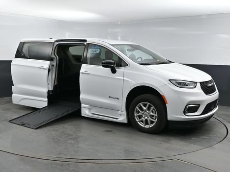 Used Wheelchair Van For Sale: 2025 Chrysler Pacifica Select Wheelchair Accessible Van For Sale with a BraunAbility Power folding Ramp on it. VIN: 2C4RC1BG0SR511165