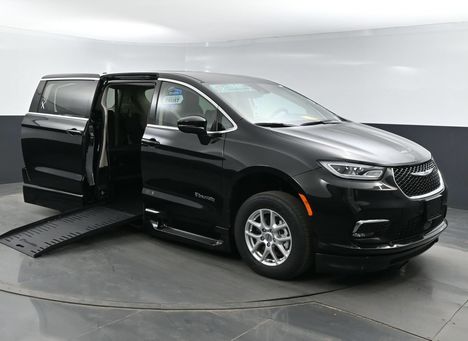 Used Wheelchair Van For Sale: 2025 Chrysler Pacifica Select Wheelchair Accessible Van For Sale with a BraunAbility Power folding Ramp on it. VIN: 2C4RC1BG6SR506116