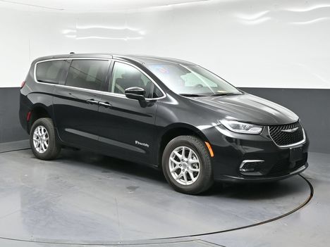 Used Wheelchair Van For Sale: 2023 Chrysler Pacifica Touring L Wheelchair Accessible Van For Sale with a BraunAbility Manual Folding on it. VIN: 2C4RC1BG7PR531341