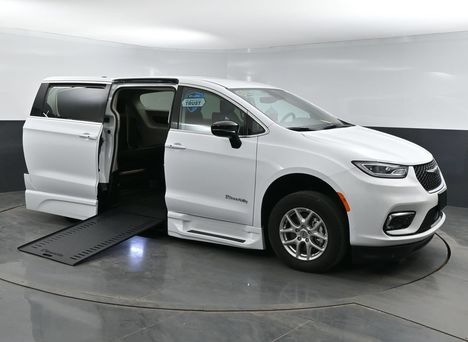 New Wheelchair Van For Sale: 2026 Chrysler Pacifica Select Wheelchair Accessible Van For Sale with a BraunAbility Power folding Ramp on it. VIN: 2C4RC1BG7TR244429