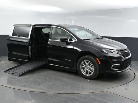 Used Wheelchair Van For Sale: 2025 Chrysler Pacifica Select Wheelchair Accessible Van For Sale with a BraunAbility Manual folding ramp on it. VIN: 2C4RC1BGXSR506779