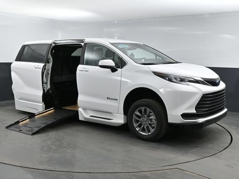 New Wheelchair Van For Sale: 2026 Toyota Sienna LE Wheelchair Accessible Van For Sale with a BraunAbility Power folding Ramp on it. VIN: 5TDKRKEC9TS308766