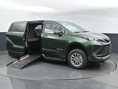 New Wheelchair Van For Sale: 2026 Toyota Sienna XLE Wheelchair Accessible Van For Sale with a BraunAbility Power folding Ramp on it. VIN: 5TDYRKEC1TS317598