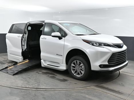 New Wheelchair Van For Sale: 2026 Toyota Sienna XLE Wheelchair Accessible Van For Sale with a BraunAbility Power folding Ramp on it. VIN: 5TDYRKEC4TS337070