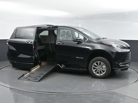 New Wheelchair Van For Sale: 2026 Toyota Sienna XLE Wheelchair Accessible Van For Sale with a BraunAbility Power folding Ramp on it. VIN: 5TDYRKEC5TS323324