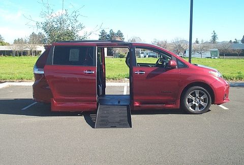 Used Wheelchair Van For Sale: 2019 Toyota Sienna SE Wheelchair Accessible Van For Sale with a BraunAbility - Toyota Rampvan XL on it. VIN: 986532