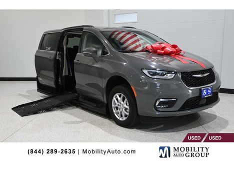 Used Wheelchair Van For Sale: 2022 Chrysler Pacifica Touring L Mobility Handicap Van Wheelchair Accessible Van For Sale with a VMI Summit Power Fold Out Side Entry on it. VIN: 2C4RC1BG0NR173190