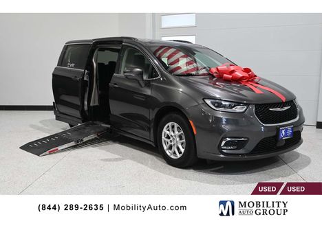 Used Wheelchair Van For Sale: 2022 Chrysler Pacifica Touring L Mobility Handicap Van Wheelchair Accessible Van For Sale with a AMS Epic Power Fold Out Side Entry on it. VIN: 2C4RC1BG2NR133161