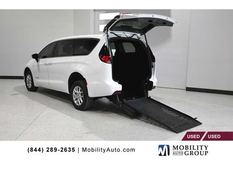 Used Wheelchair Van For Sale: 2025 Chrysler Pacifica Select Handicap Mobility Van Wheelchair Accessible Van For Sale with a BraunAbility Manual Fold Out Long Channel Rear Entry on it. VIN: 2C4RC1BG5SR517401
