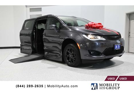 Used Wheelchair Van For Sale: 2019 Chrysler Pacifica Touring L Plus Handicap Mobility Van Wheelchair Accessible Van For Sale with a BraunAbility Power In-Floor Side Entry on it. VIN: 2C4RC1EG8KR633445