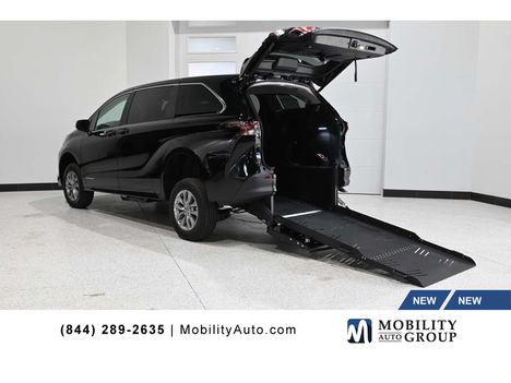 New Wheelchair Van For Sale: 2026 Toyota Sienna LE Mobility Handicap Van Wheelchair Accessible Van For Sale with a Vantage Mobility Hybrid Manual Fold-Out Long Channel Ramp Rear Entry on it. VIN: 5TDKRKEC3TS320976