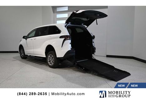 New Wheelchair Van For Sale: 2026 Toyota Sienna LE Mobility Handicap Van Wheelchair Accessible Van For Sale with a Vantage Mobility Hybrid Manual Fold-Out Long Channel Ramp Rear Entry on it. VIN: 5TDKRKEC4TS320520