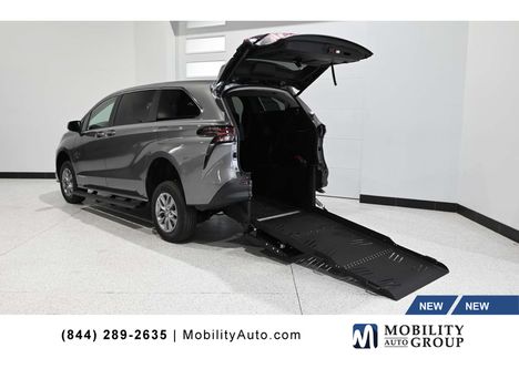 New Wheelchair Van For Sale: 2026 Toyota Sienna LE Mobility Handicap Van Wheelchair Accessible Van For Sale with a Vantage Mobility Hybrid Manual Fold-Out Long Channel Ramp Rear Entry on it. VIN: 5TDKRKEC6TS340381