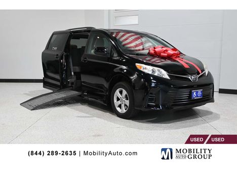 Used Wheelchair Van For Sale: 2018 Toyota Sienna LE Mobility Handicap Van Wheelchair Accessible Van For Sale with a Braunability Rampvan XT Manual Fold Out Side Entry on it. VIN: 5TDKZ3DC4JS914190