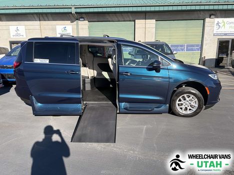 Used Wheelchair Van For Sale: 2021 Chrysler Pacifica Touring L Wheelchair Accessible Van For Sale with a VMI Chrysler Pacifica Northstar Access360 by VMI on it. VIN: 2C4RC1BG9MR565762