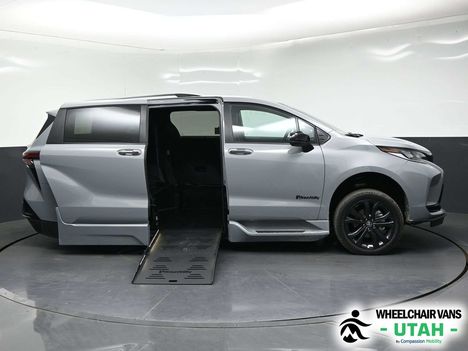 New Wheelchair Van For Sale: 2026 Toyota Sienna XSE Wheelchair Accessible Van For Sale with a BraunAbility Toyota Sienna Hybrid Power Foldout on it. VIN: 5TDXRKEC4TS330051