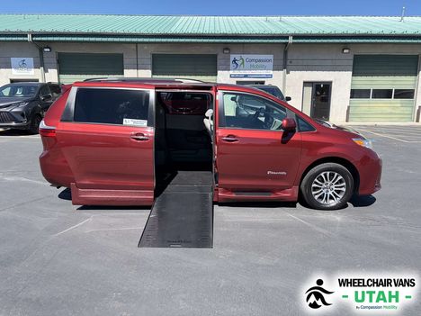 Used Wheelchair Van For Sale: 2019 Toyota Sienna XLE Wheelchair Accessible Van For Sale with a BraunAbility Toyota Li on it. VIN: 5TDYZ3DC7KS008501