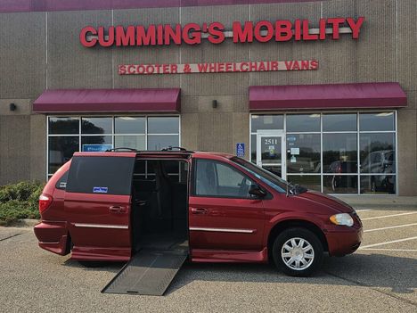 Used Wheelchair Van For Sale: 2007 Chrysler Town & Country Base Wheelchair Accessible Van For Sale with a Rollx Vans Rollx In Floor Chrysler on it. VIN: 2A4GP54L27R315503