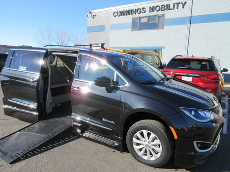 Used Wheelchair Van For Sale: 2018 Chrysler Pacifica Touring L Wheelchair Accessible Van For Sale with a BraunAbility Chrysler Infloor on it. VIN: 2C4RC1BG0JR247931