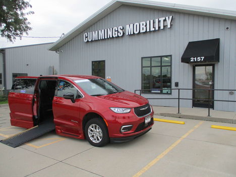 Used Wheelchair Van For Sale: 2025 Chrysler Pacifica Select Wheelchair Accessible Van For Sale with a BraunAbility Chrysler Infloor on it. VIN: 2C4RC1BG5SR544615