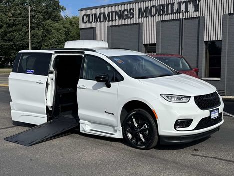 New Wheelchair Van For Sale: 2026 Chrysler Pacifica Select Wheelchair Accessible Van For Sale with a BraunAbility Chrysler Infloor on it. VIN: 2C4RC1BG5TR244428