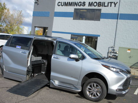 Used Wheelchair Van For Sale: 2023 Toyota Sienna XLE Wheelchair Accessible Van For Sale with a BraunAbility Toyota Sienna Hybrid Power Foldout on it. VIN: 5TDJRKEC3PS163127
