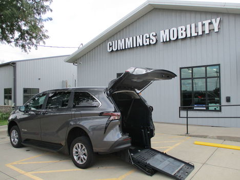 Used Wheelchair Van For Sale: 2025 Toyota Sienna LE Wheelchair Accessible Van For Sale with a Commercial Vans Toyota Manual Rear Entry on it. VIN: 5TDKRKECXSS277865