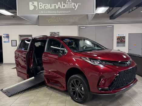New Wheelchair Van For Sale: 2026 Toyota Sienna XSE Wheelchair Accessible Van For Sale with a BraunAbility Toyota Sienna Hybrid Power Infloor on it. VIN: 5TDXRKEC4TS318305