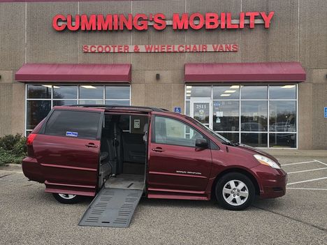Used Wheelchair Van For Sale: 2008 Toyota Sienna LE Wheelchair Accessible Van For Sale with a BraunAbility Toyota Rampvan XT on it. VIN: 5TDZK23C38S167660
