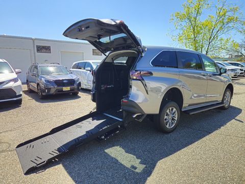 Used Wheelchair Van For Sale: 2026 Toyota Sienna LE Wheelchair Accessible Van For Sale with a VMI - Toyota Sienna Hybrid - Rear Entry - FWD on it. VIN: 5TDKRKEC8TS305504