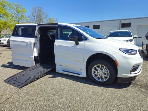 Used Wheelchair Van For Sale: 2026 Chrysler Pacifica Select Safety Wheelchair Accessible Van For Sale with a BraunAbility - Chrysler Foldout XT on it. VIN: 2C4RC1BG9TR187229