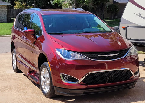 Used Wheelchair Van For Sale: 2020 Chrysler Pacifica  Wheelchair Accessible Van For Sale with a BraunAbility - Chrysler Infloor on it. VIN: 2C4RC1EG9LR117452