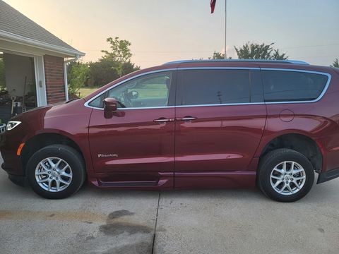 Used Wheelchair Van For Sale: 2021 Chrysler Pacifica Touring L Wheelchair Accessible Van For Sale with a BraunAbility - Chrysler Foldout on it. VIN: 2C4RC1BG5MR602466