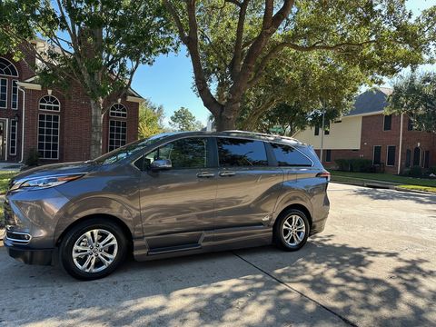 Used Wheelchair Van For Sale: 2023 Toyota Sienna Platinum Wheelchair Accessible Van For Sale with a  on it. VIN: 5TDESKFC6PS087911