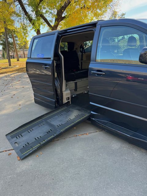 Used Wheelchair Van For Sale: 2013 Dodge Caravan  Wheelchair Accessible Van For Sale with a BraunAbility - Dodge Entervan XT on it. VIN: 2C4RDGCG3DR790869