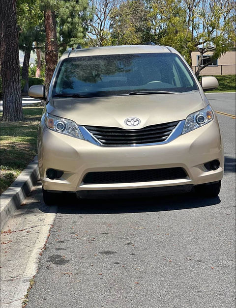 New Wheelchair Van For Sale: 2014 Toyota Sienna LE Wheelchair Accessible Van For Sale with a BraunAbility - Toyota Sienna Hybrid Power Foldout on it. VIN: 5TDKK3DC1ES424767