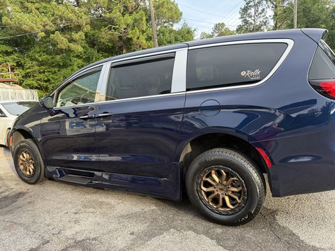 Used Wheelchair Van For Sale: 2018 Chrysler Pacifica Touring L Wheelchair Accessible Van For Sale with a Rollx Vans - Rollx In Floor Chrysler on it. VIN: 2C4RC1FG8JR183292