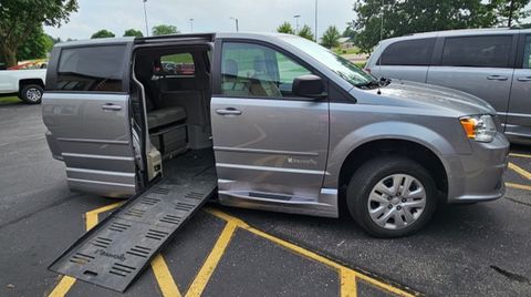 Used Wheelchair Van For Sale: 2016 Dodge Caravan SE Wheelchair Accessible Van For Sale with a BraunAbility - Dodge Entervan XT on it. VIN: 2C4RDGBGXGR372086